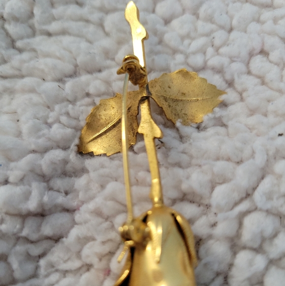 Vintage Goldtone Plated Rose Brooch Pin with Leaves - Picture 6 of 6